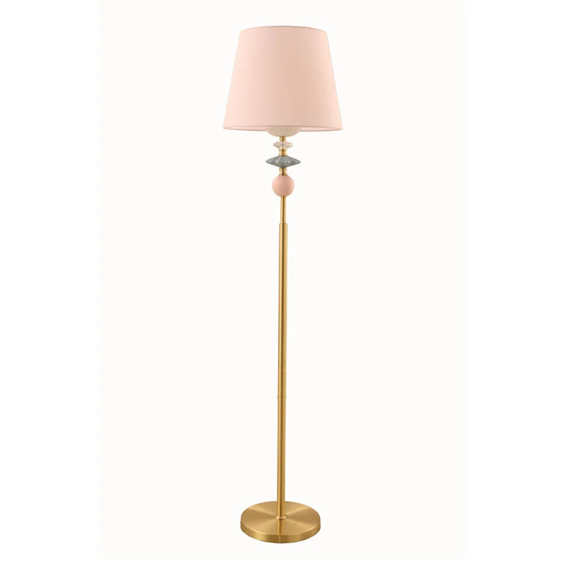 Por que escolher o abajur de porcelana Sandy Gold Drum Shade para o seu espaço?